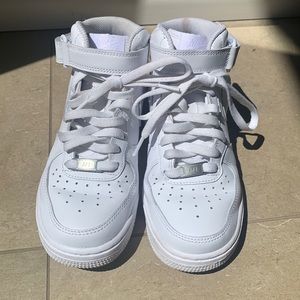NIKE WHITE AIRFORCE 1 HIGHTOP SNEAKER